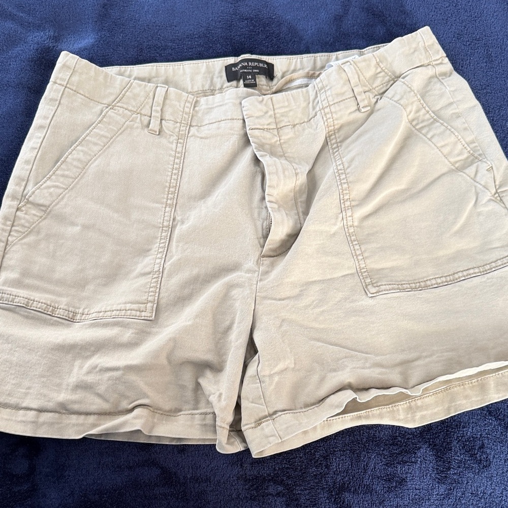 Banana Republic Women's Light Tan Cotton Utility Shorts